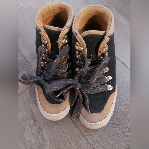 Aldo size 6 sneakers - Picture 1 of 1